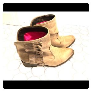 Betsy Johnson booties